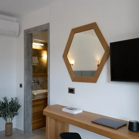 Aparthotel Golden Moments Luxury Stone A Messaria (Santorini)