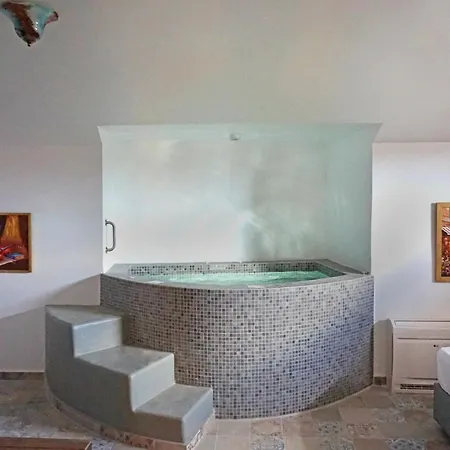 Golden Moments Luxury Stone A Aparthotel Messaria (Santorini)