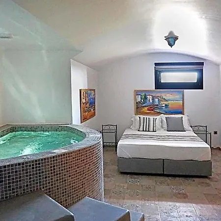 Golden Moments Luxury Stone A 4* Santorini Island