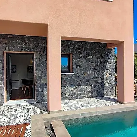 Golden Moments Luxury Stone A 4* Santorini Island